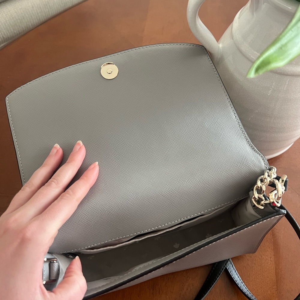 Kate Spade Cream Crossbody Bag with Chain Strap - Picture 3 of 3